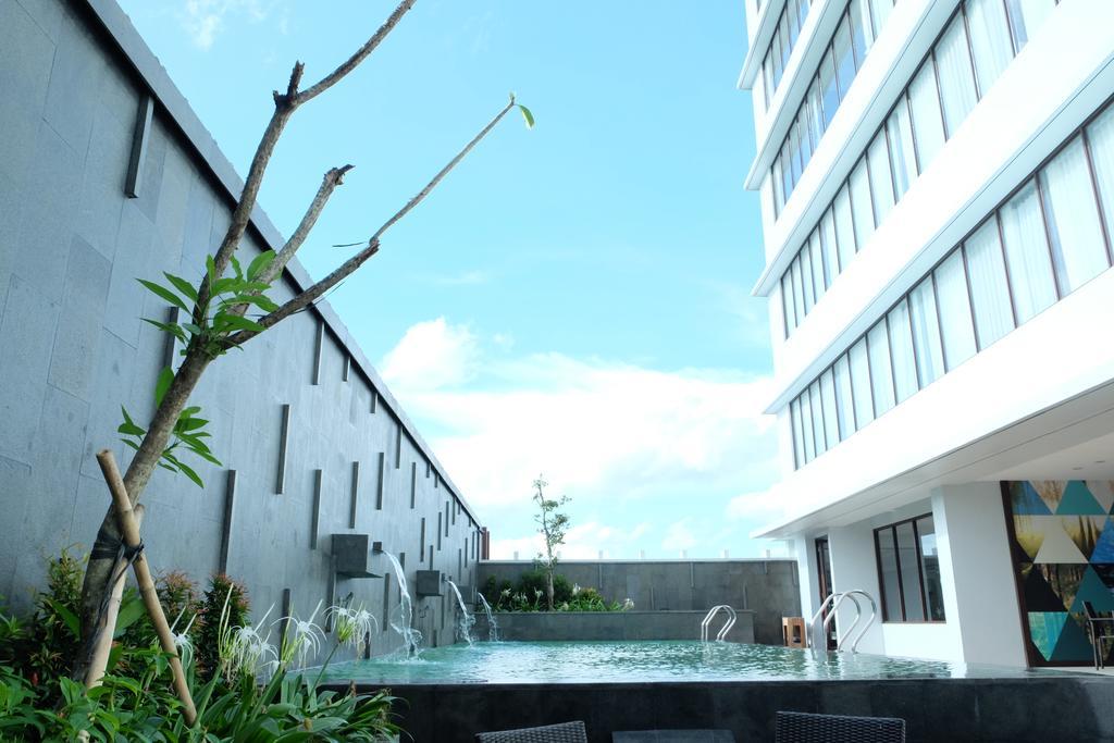 Midtown Hotel Samarinda Exterior foto